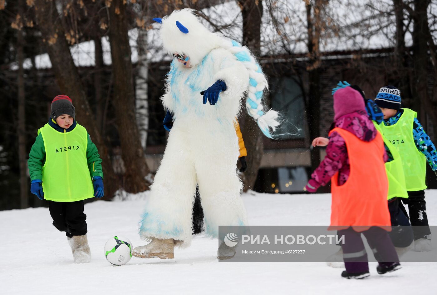 Дворовый чемпионат по футболу в валенках 