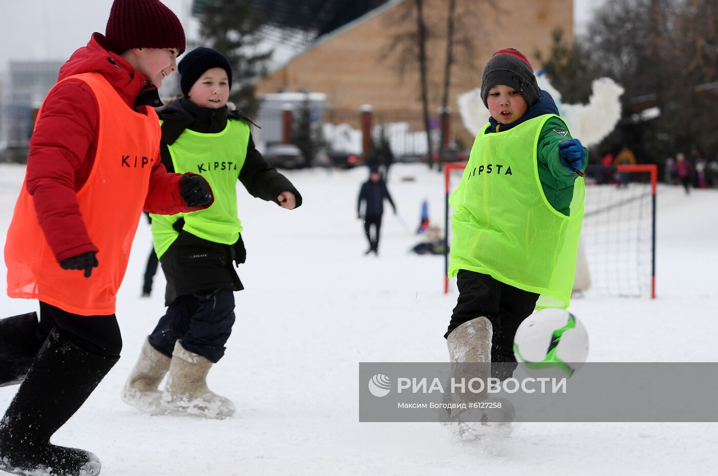 Дворовый чемпионат по футболу в валенках 