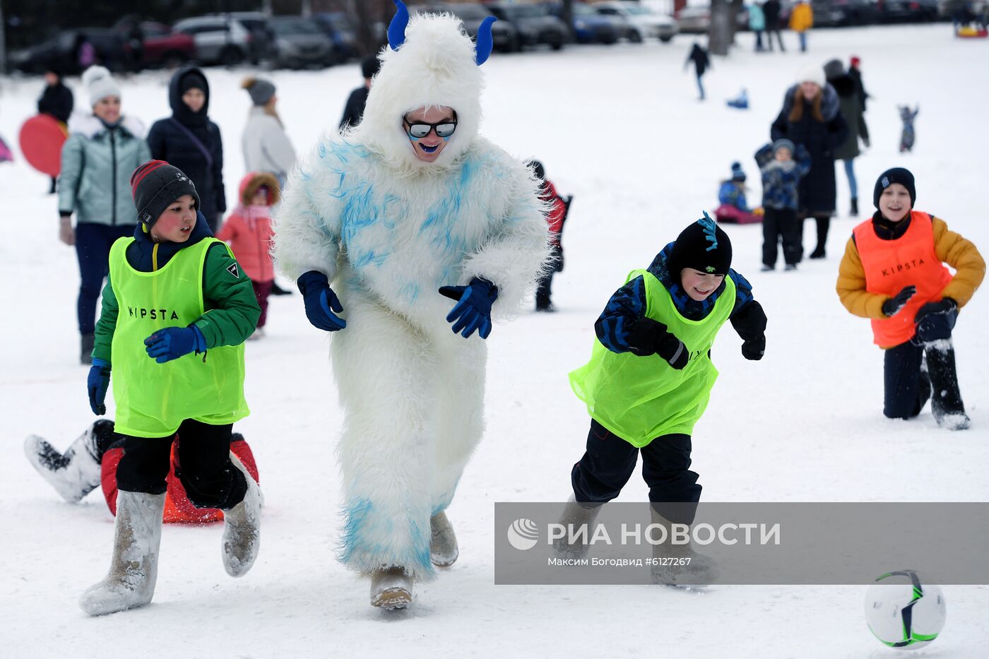 Дворовый чемпионат по футболу в валенках 