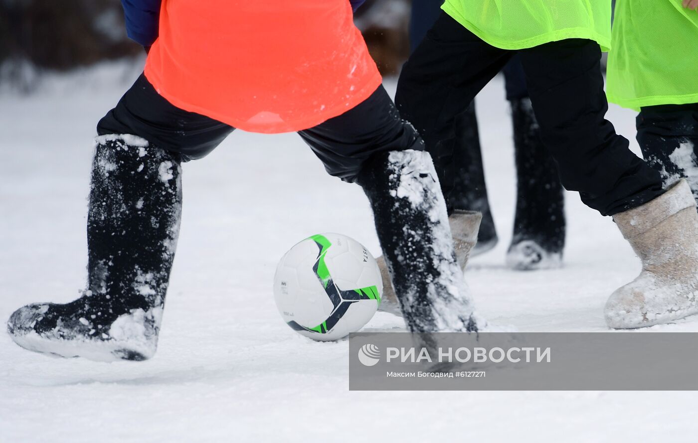 Дворовый чемпионат по футболу в валенках 