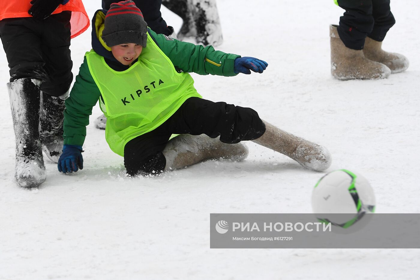 Дворовый чемпионат по футболу в валенках 