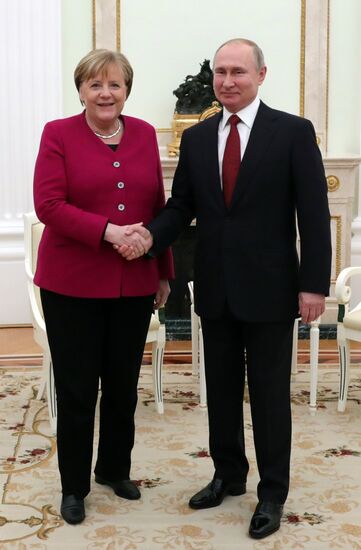 Встреча президента РФ В. Путина с канцлером Германии А. Меркель
