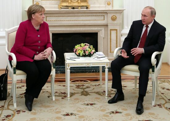 Встреча президента РФ В. Путина с канцлером Германии А. Меркель