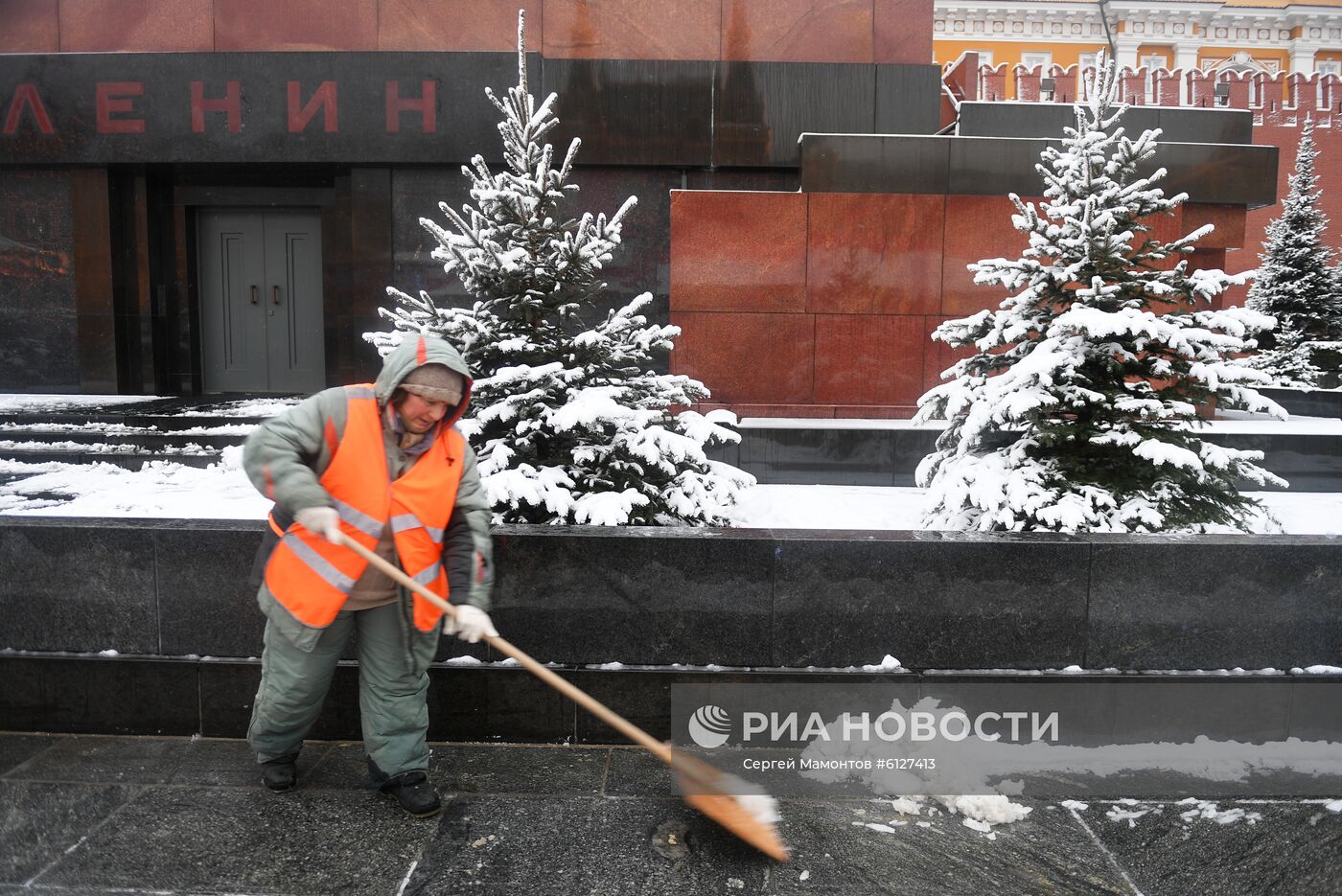 Снег в Москве