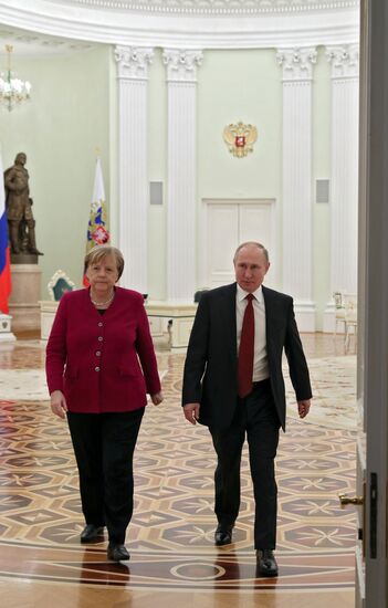 Встреча президента РФ В. Путина с канцлером Германии А. Меркель