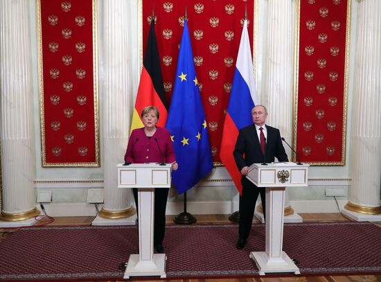Встреча президента РФ В. Путина с канцлером Германии А. Меркель