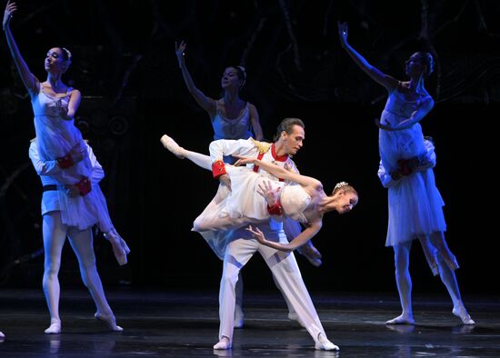 Спектакль "Кракатук" в Большом театре