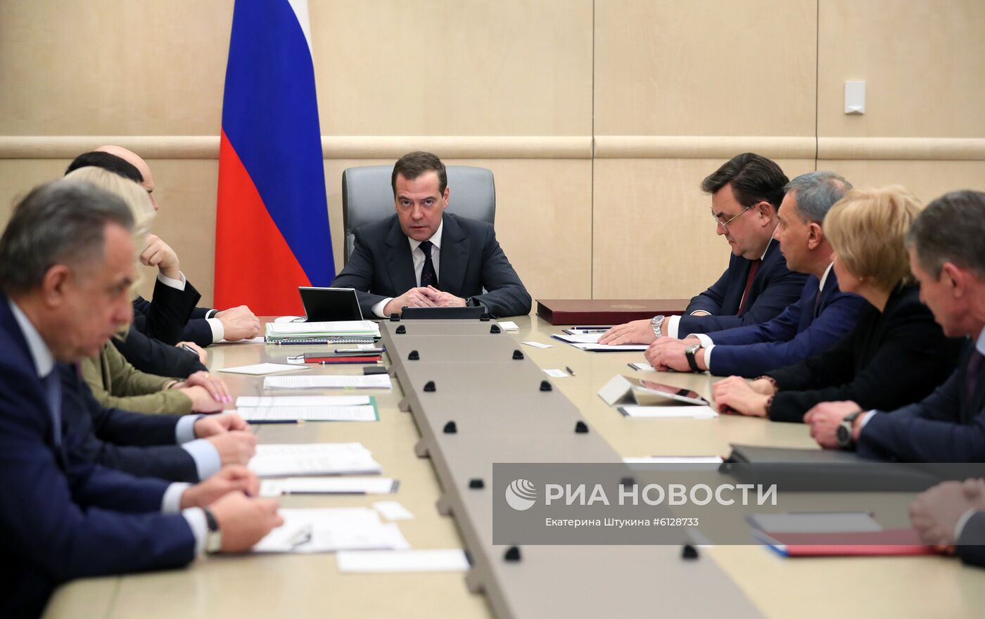 Премьер-министр РФ Д. Медведев провел совещание с вице-премьерами РФ