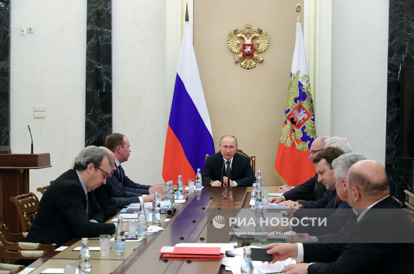Президент РФ В. Путин провел совещание по подготовке послания президента РФ к Федеральному Собранию