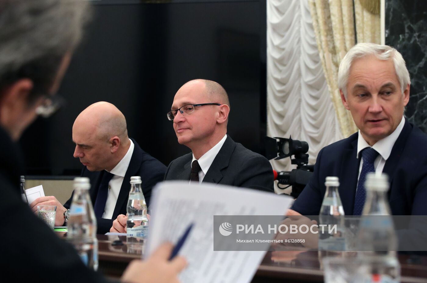 Президент РФ В. Путин провел совещание по подготовке послания президента РФ к Федеральному Собранию
