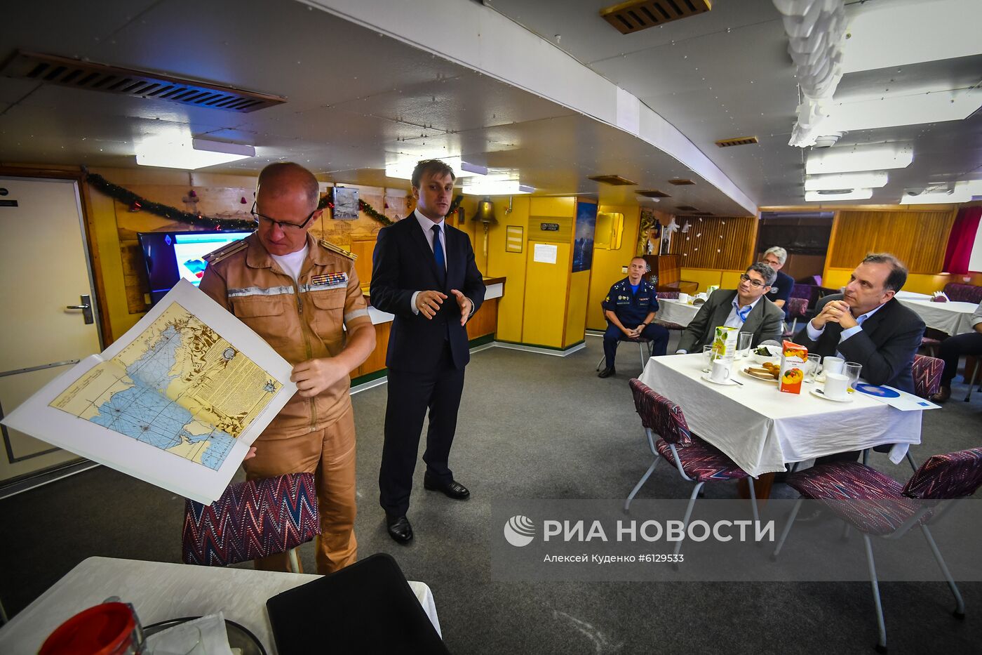 Океанографическое судно "Адмирал Владимирский" в порту Рио-де-Жанейро
