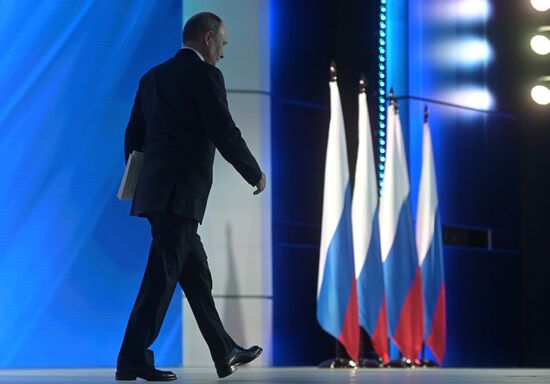 Ежегодное послание президента РФ В. Путина Федеральному Собранию