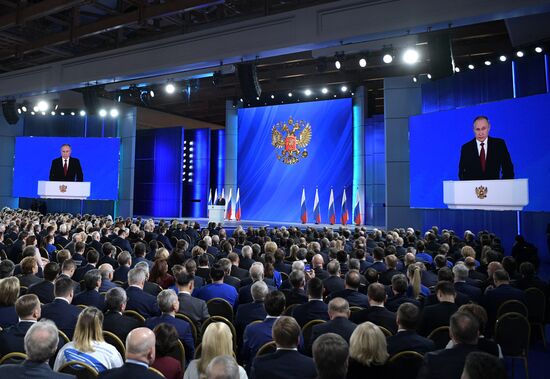 Ежегодное послание президента РФ В. Путина Федеральному Собранию