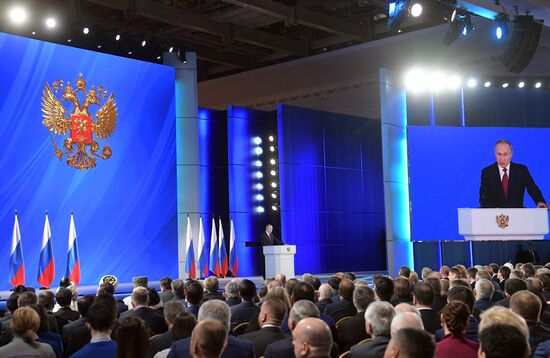 Ежегодное послание президента РФ В. Путина Федеральному Собранию