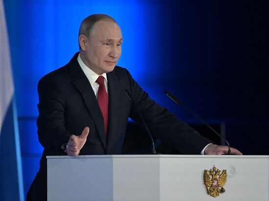 Ежегодное послание президента РФ В. Путина Федеральному Собранию
