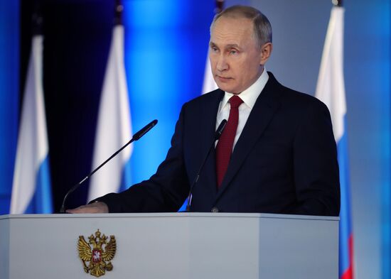 Ежегодное послание президента РФ В. Путина Федеральному Собранию