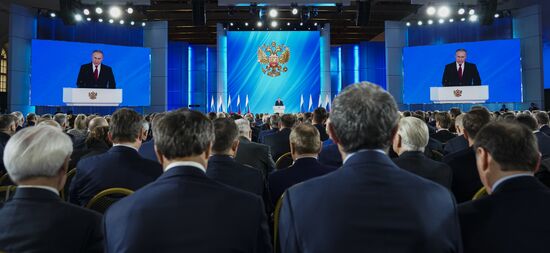 Ежегодное послание президента РФ В. Путина Федеральному Собранию