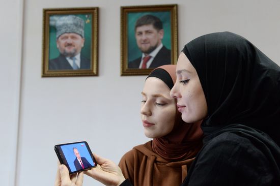 Трансляция ежегодного послания президента РФ В. Путина Федеральному Собранию