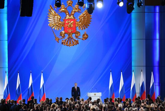 Ежегодное послание президента РФ В. Путина Федеральному Собранию