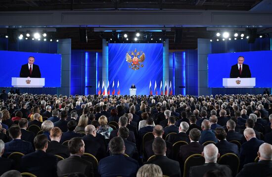 Ежегодное послание президента РФ В. Путина Федеральному Собранию