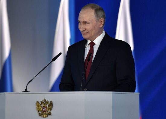 Ежегодное послание президента РФ В. Путина Федеральному Собранию
