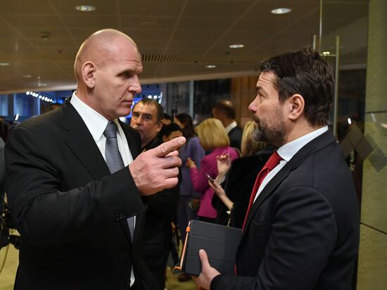 Ежегодное послание президента РФ В. Путина Федеральному Собранию