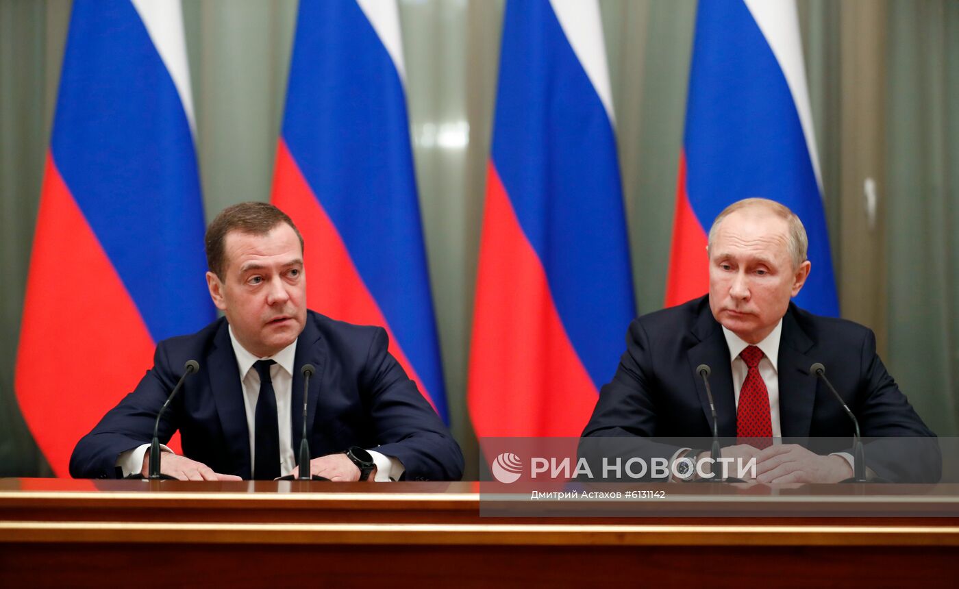 Правительство России уходит в отставку