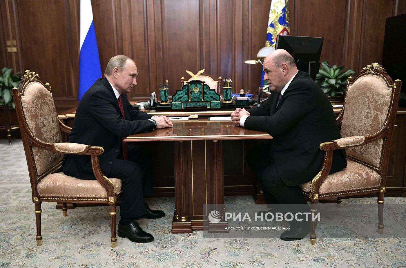 Рабочая встреча президента РФ В. Путина с главой ФНС М. Мишустиным