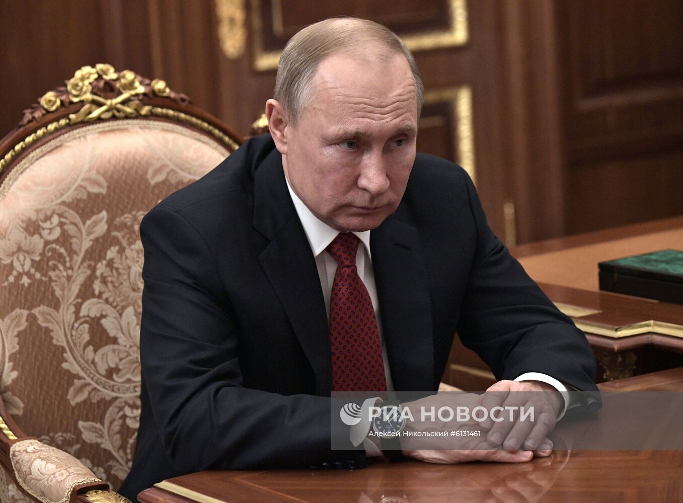 Рабочая встреча президента РФ В. Путина с главой ФНС М. Мишустиным