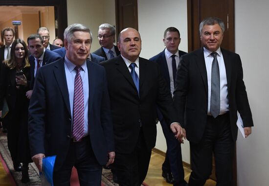 Кандидат на пост премьер-министра РФ М. Мишустин встретился с парламентскими фракциями