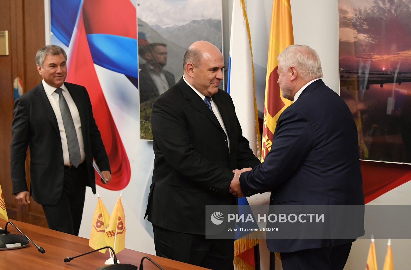 Кандидат на пост премьер-министра РФ М. Мишустин встретился с парламентскими фракциями