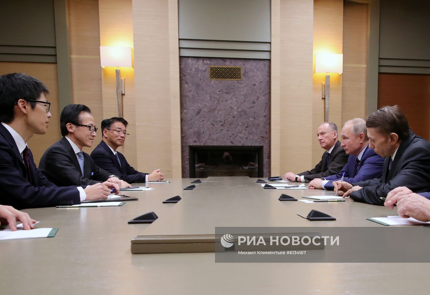 Президент РФ В. Путин провел встречу с главой Совбеза Японии С. Китамурой