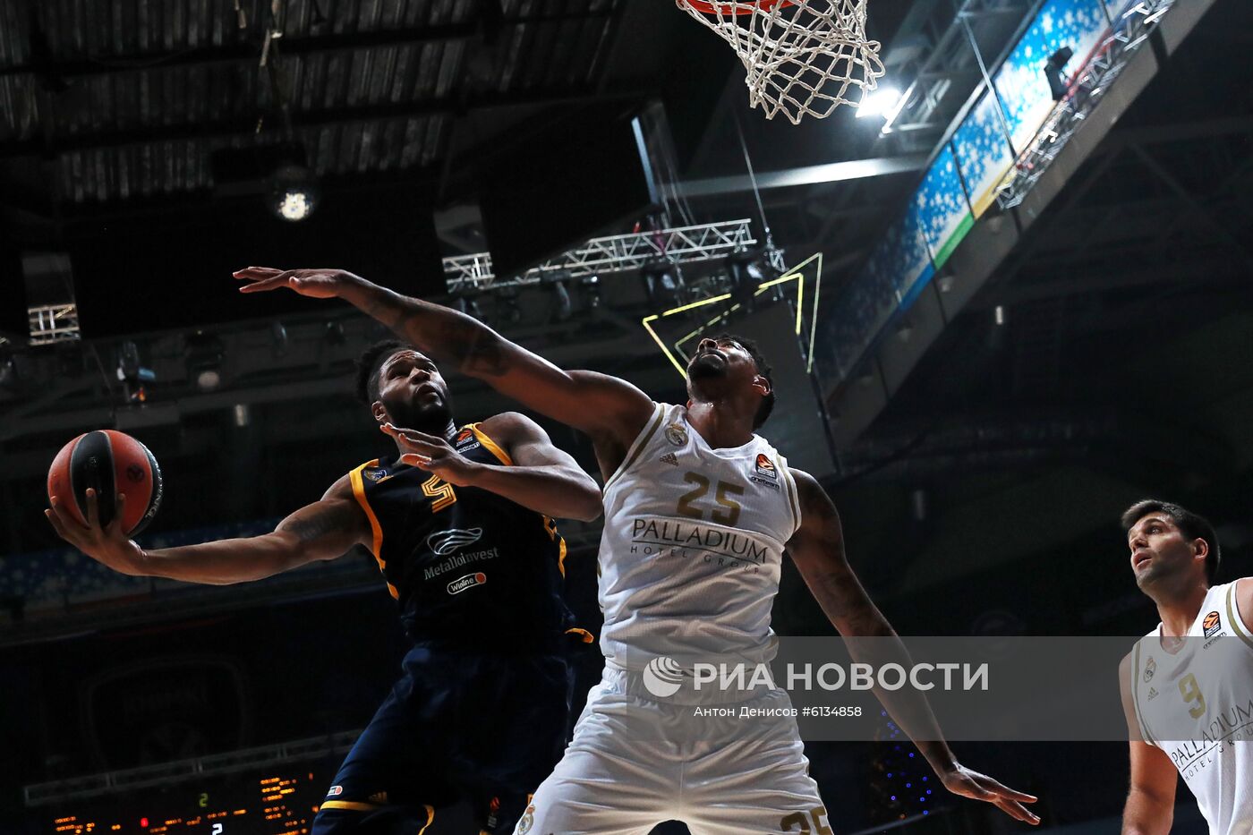Баскетбол. Евролига. Матч "Химки" - "Реал"