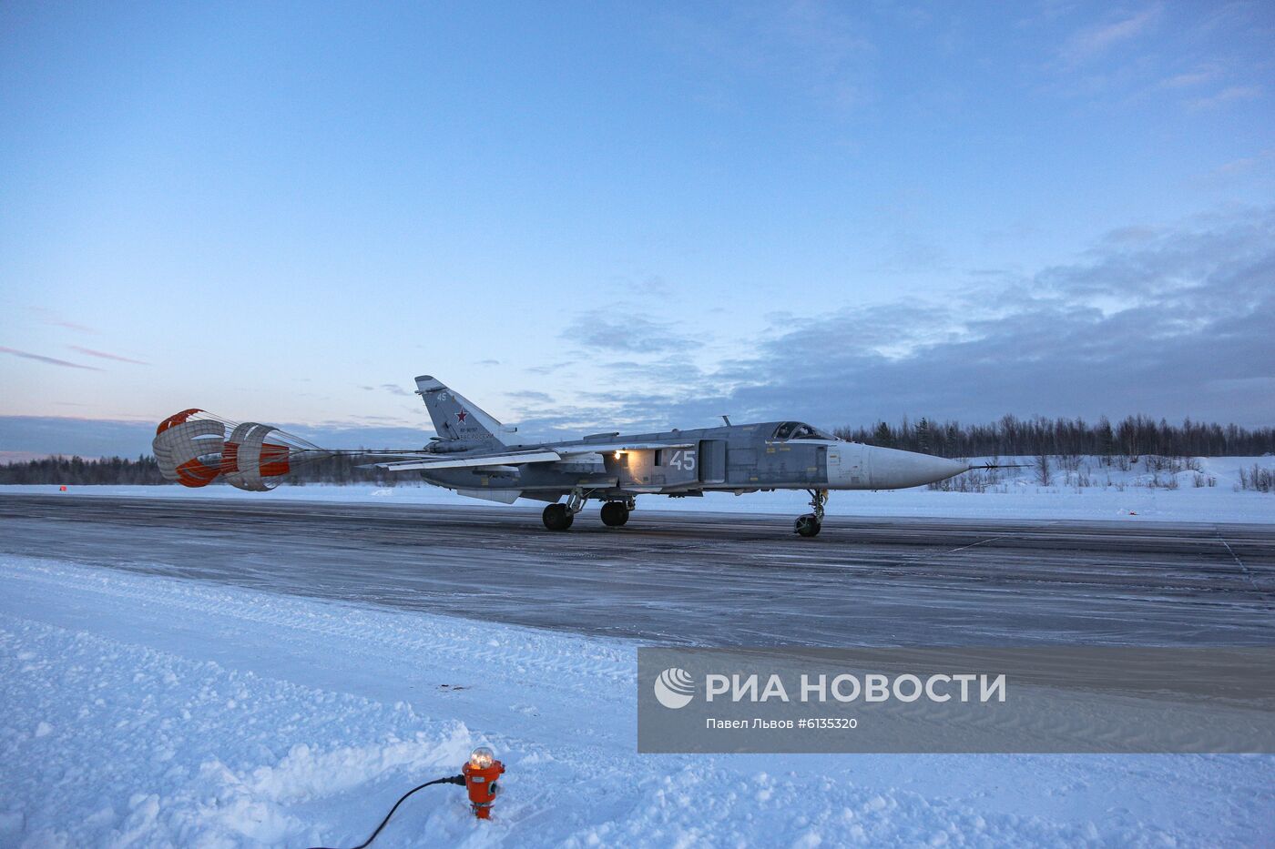 Учебно-тренировочные полеты Су-24 и МиГ-31 в Мурманской области