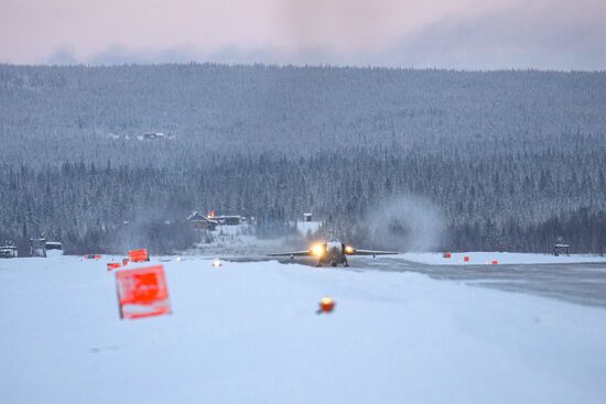 Учебно-тренировочные полеты Су-24 и МиГ-31 в Мурманской области
