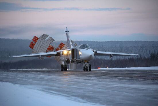 Учебно-тренировочные полеты Су-24 и МиГ-31 в Мурманской области