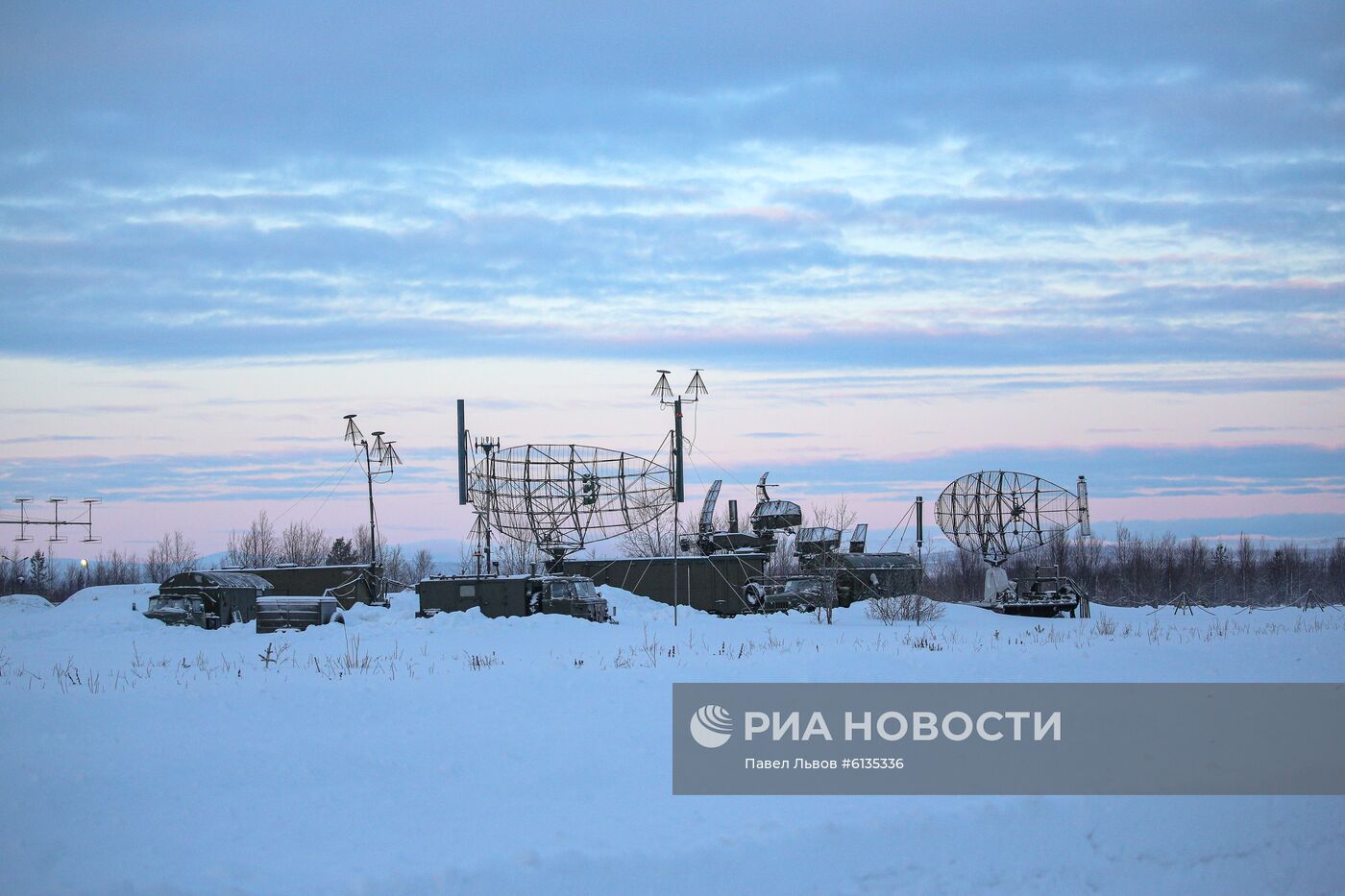 Учебно-тренировочные полеты Су-24 и МиГ-31 в Мурманской области