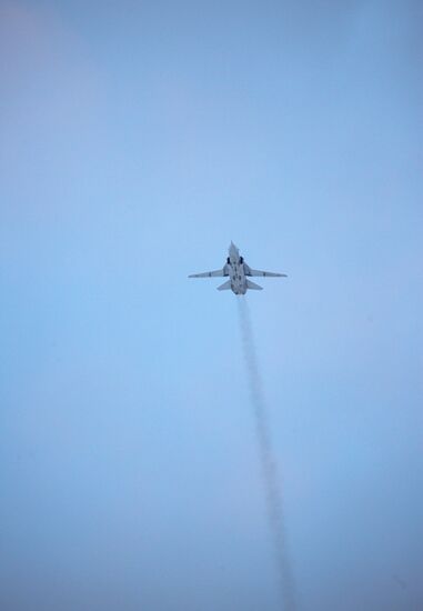 Учебно-тренировочные полеты Су-24 и МиГ-31 в Мурманской области