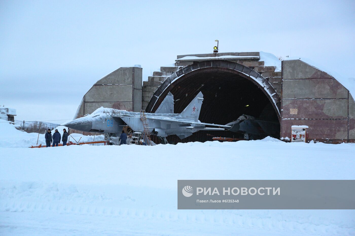 Учебно-тренировочные полеты Су-24 и МиГ-31 в Мурманской области