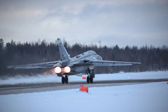 Учебно-тренировочные полеты Су-24 и МиГ-31 в Мурманской области