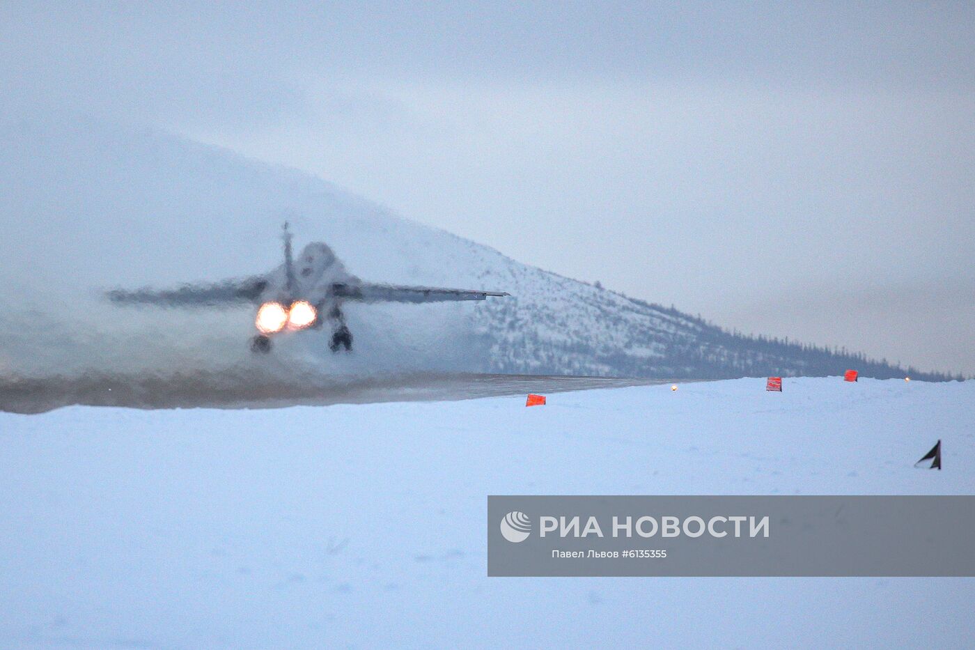 Учебно-тренировочные полеты Су-24 и МиГ-31 в Мурманской области