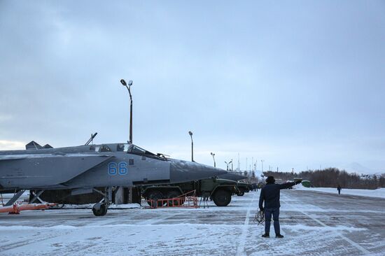 Учебно-тренировочные полеты Су-24 и МиГ-31 в Мурманской области