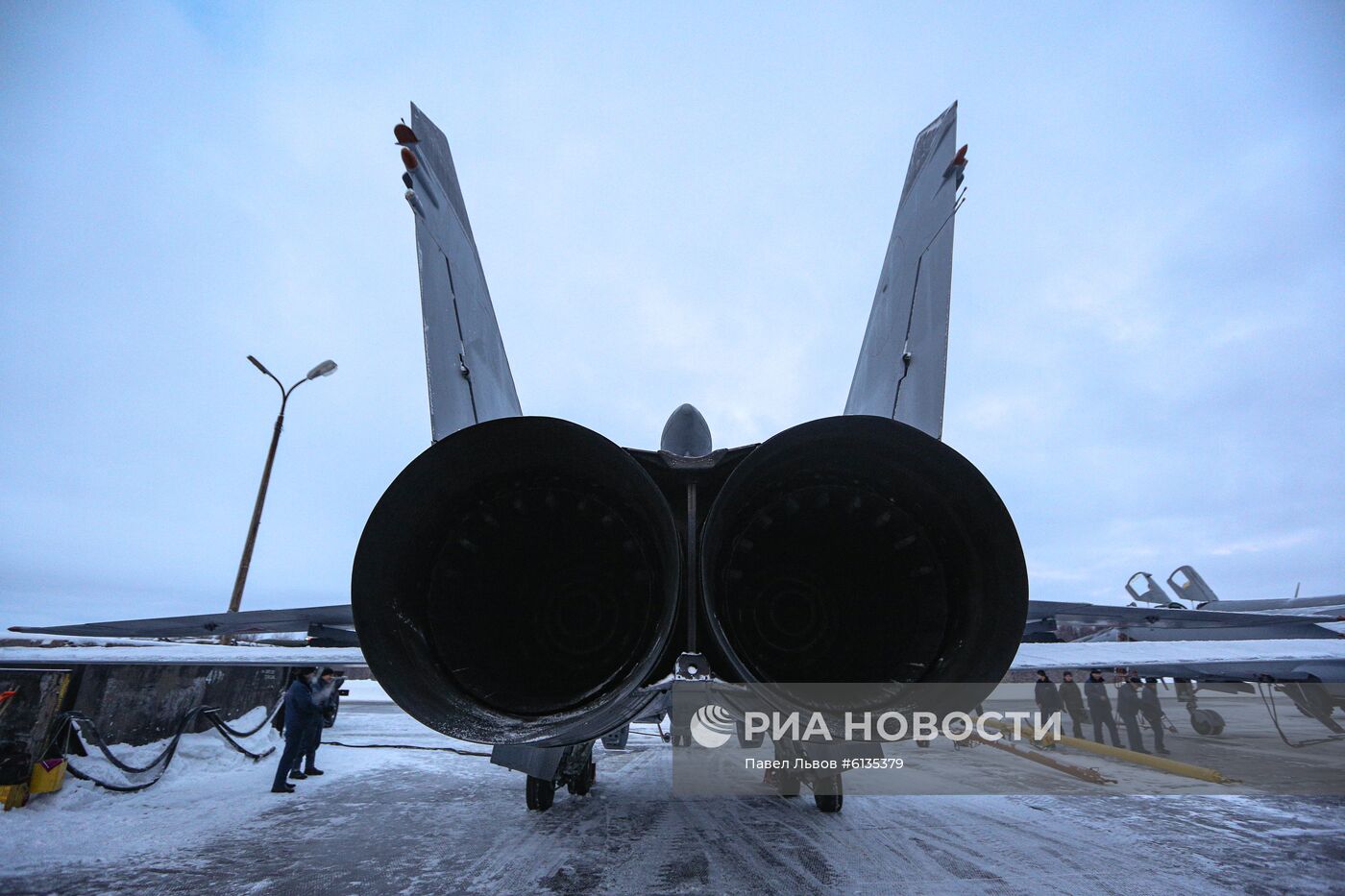 Учебно-тренировочные полеты Су-24 и МиГ-31 в Мурманской области