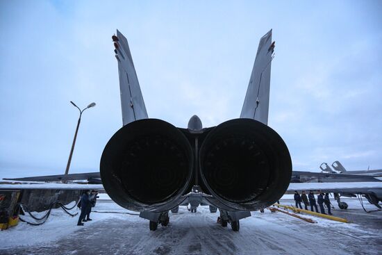 Учебно-тренировочные полеты Су-24 и МиГ-31 в Мурманской области
