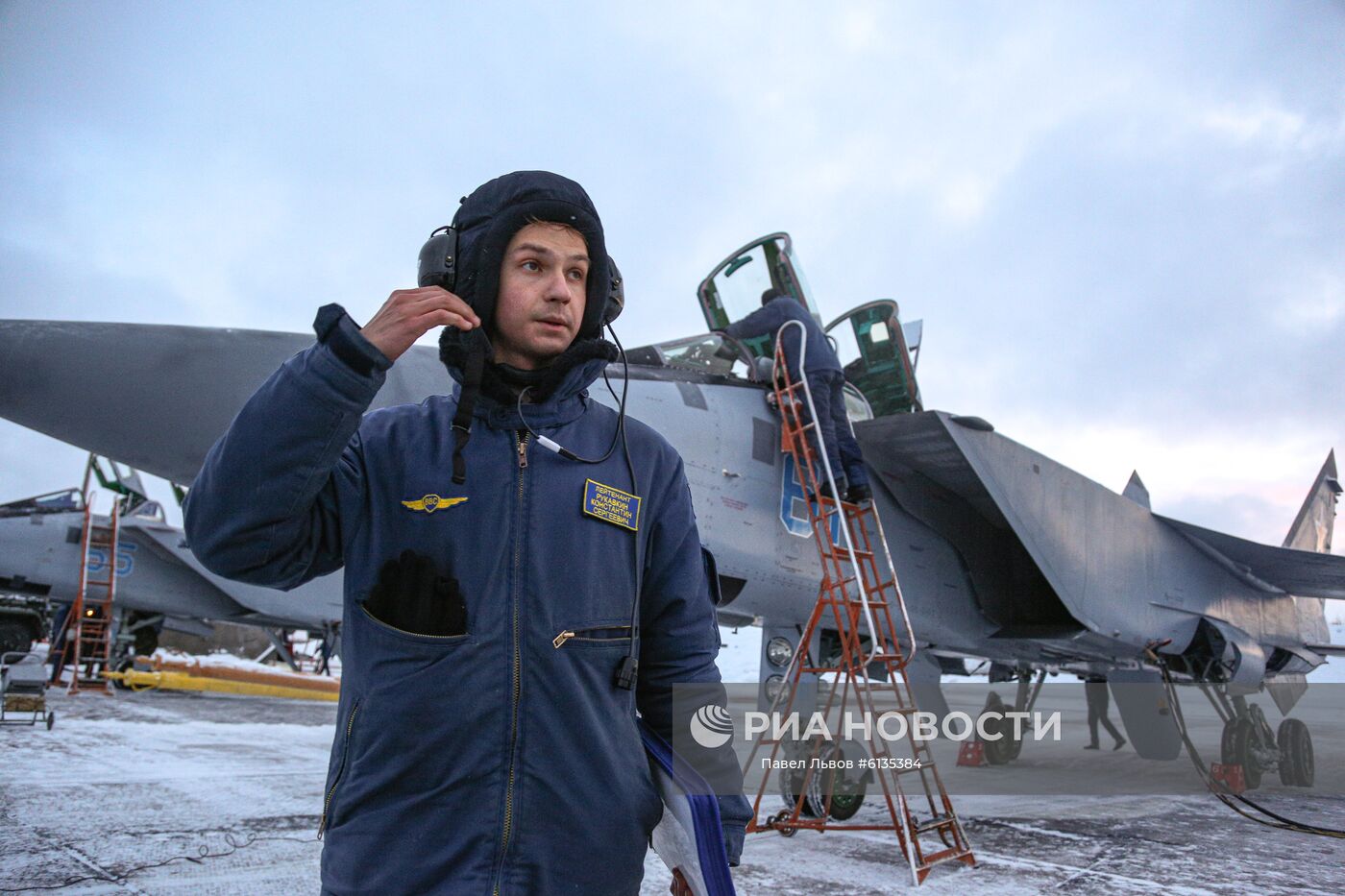 Учебно-тренировочные полеты Су-24 и МиГ-31 в Мурманской области