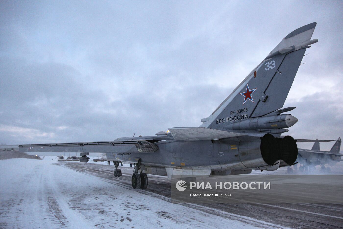 Учебно-тренировочные полеты Су-24 и МиГ-31 в Мурманской области