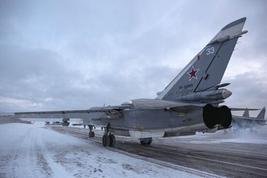 Учебно-тренировочные полеты Су-24 и МиГ-31 в Мурманской области