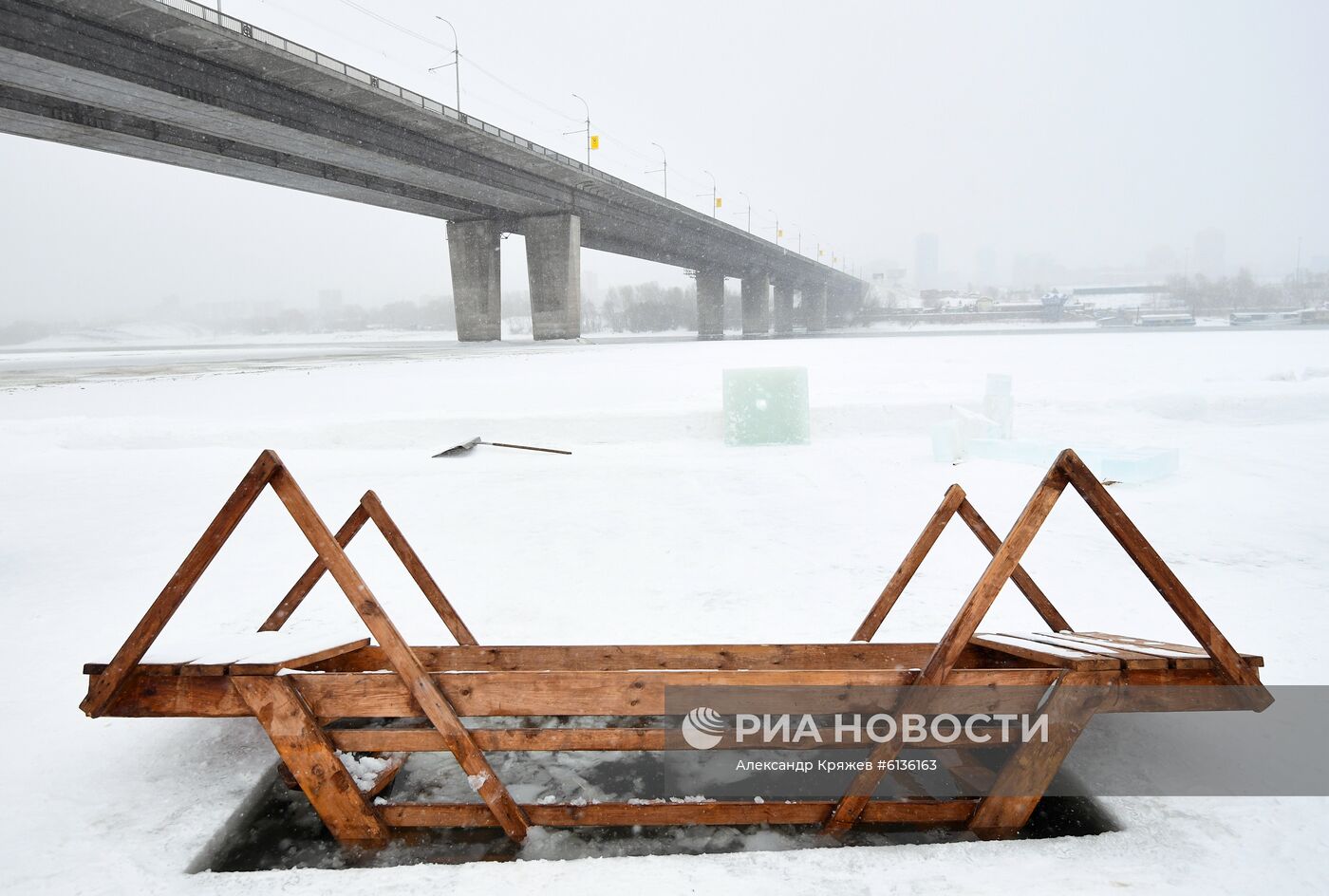 Подготовка крещенских купелей в Новосибирске