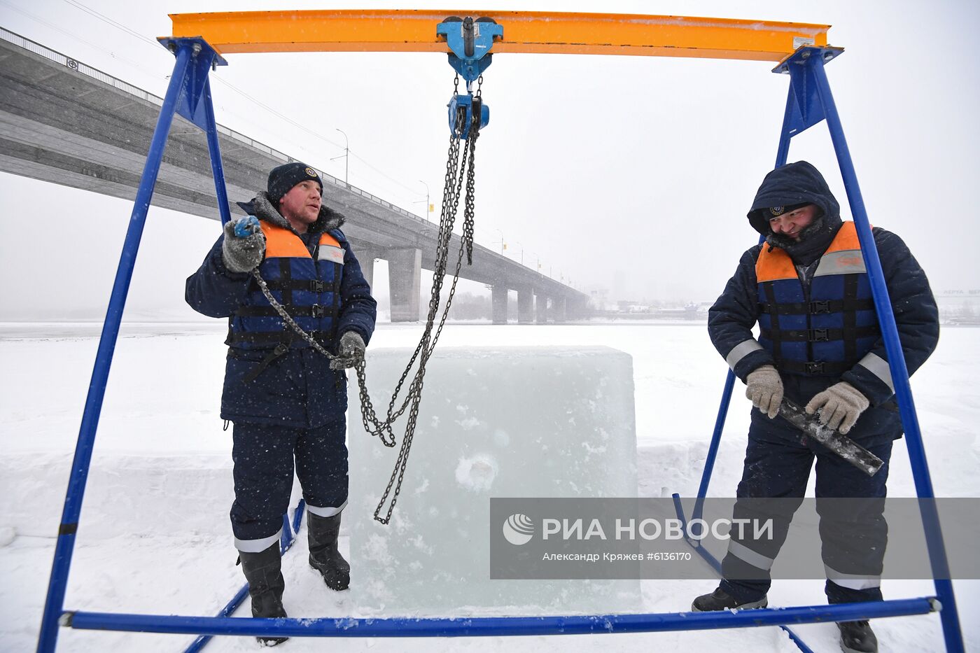 Подготовка крещенских купелей в Новосибирске