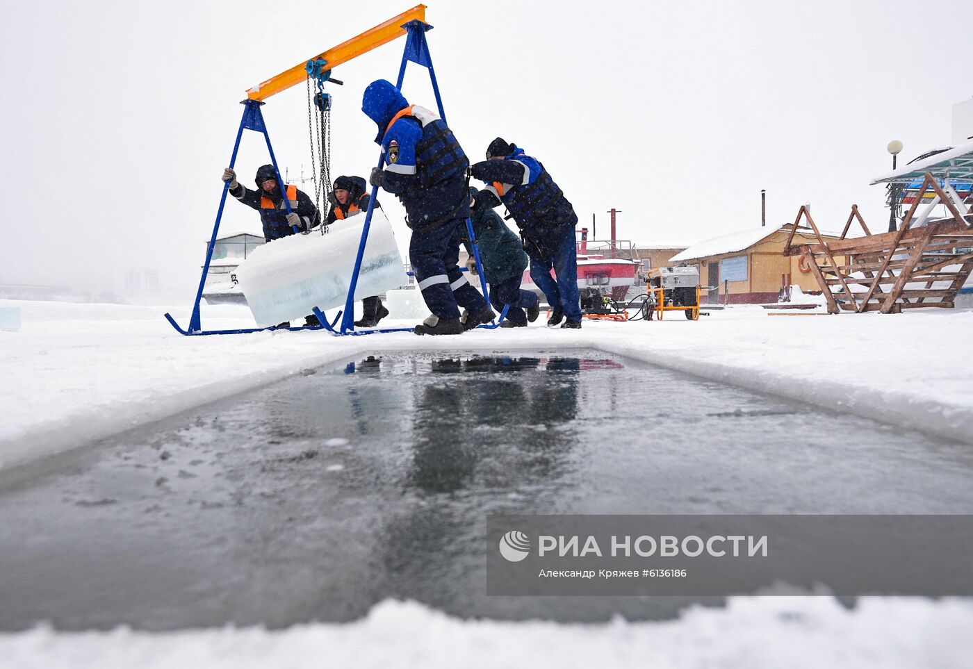 Подготовка крещенских купелей в Новосибирске